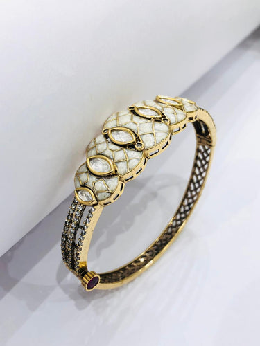 Antique Gleam Bracelet